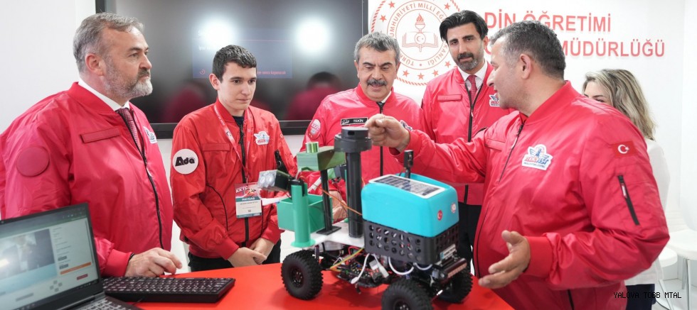 Bakan Tekin, KKTC'de Düzenlenen TEKNOFEST'te Öğrencilerle Bir Araya Geldi