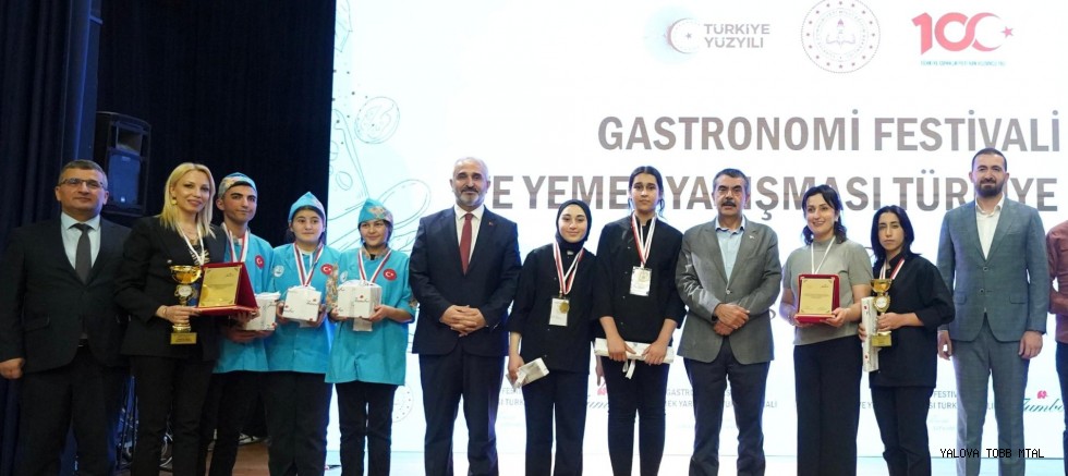 MEB Gastronomi Festivali ve Yemek Yarışması Finali'nde Dereceye Giren Gruplara Ödülleri Verildi