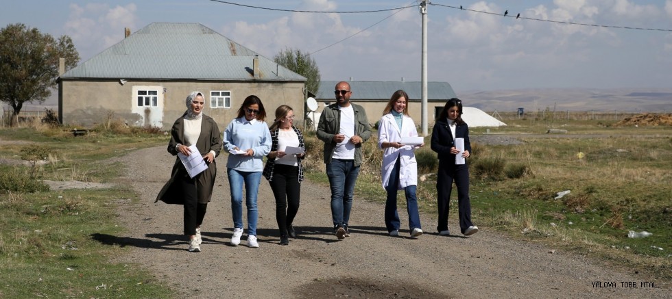 Öğretmenler, Devamsızlık Yapan Kız Öğrenciler İçin Sahada