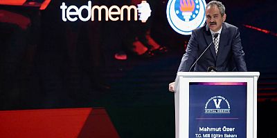 BAKAN ÖZER, DİJİTAL OBEZİTE TEMALI 5. ULUSLARARASI EĞİTİM FORUMU'NA KATILDI