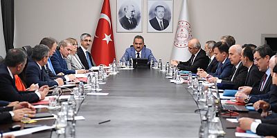 BAKANLIK YÖNETİCİLERİ İLE YENİ EĞİTİM ÖĞRETİM YILI DEĞERLENDİRMESİ