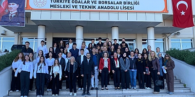 Cumhuriyet’in 102. Yılı Coşkusu Yalova TOBB MTAL’de Yankılandı