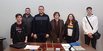 Gençler, Kitap Tahlilleri ile Yeni Ufuklar Kazanıyor