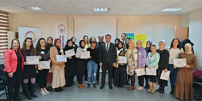 GÜÇLÜ ANNE GÜÇLÜ AİLE PROJESİ SERTİFİKALARI, DÜZENLENEN PROGRAMLA DAĞITILDI