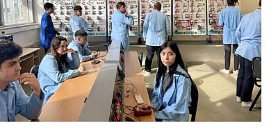 Meslek Lisesi Öğrencileri, Elektrik Panosuyla Kodlama Robotu Üretiyor