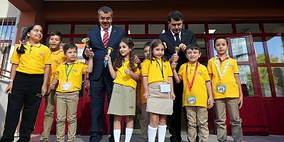 Millî Eğitim Bakanı Tekin, Yeni Eğitim Öğretim Yılının İlk Ders Zilini Çaldı