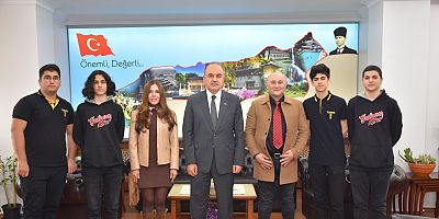 Yalova Valisi Muammer Erol ile görevi, görevinin gerekleri ve mahiyeti üzerine bir görüşme: VATAN VE MİLLETE HİZMET NİMET VE ŞEREFTİR.