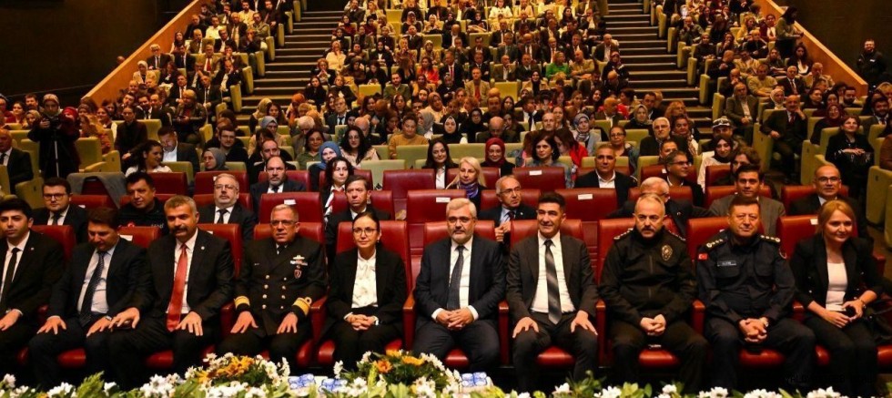 Yalova’da 24 Kasım Öğretmenler Günü Kutlama Programı Gerçekleştirildi